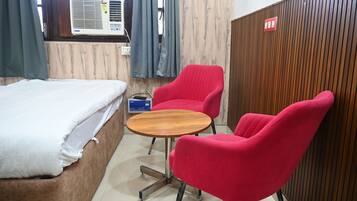 Habitación Confort con 1 cama matrimonial o 2 individuales, vista a la colina | Wifi gratis