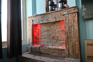 Chambre Confort Double ou avec lits jumeaux, vue colline | Intérieur