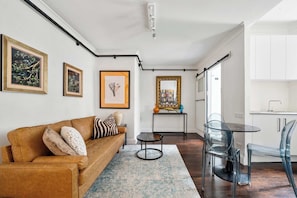 TV - Prime Apartment in Darlinghurst (Darlinghurst)