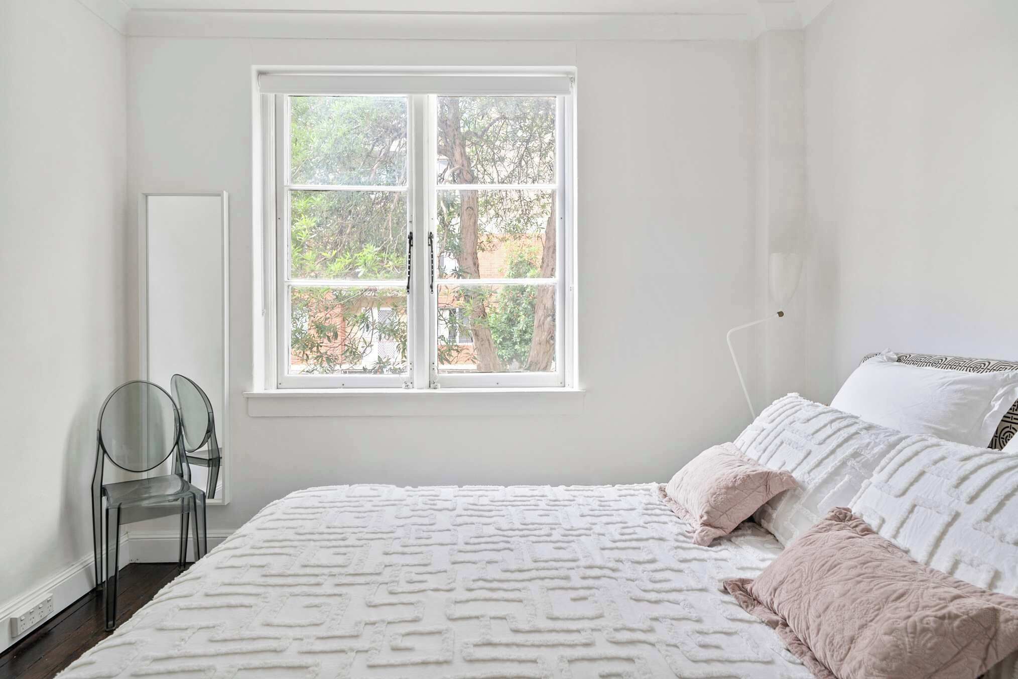 Iron/ironing board, Internet, bed sheets