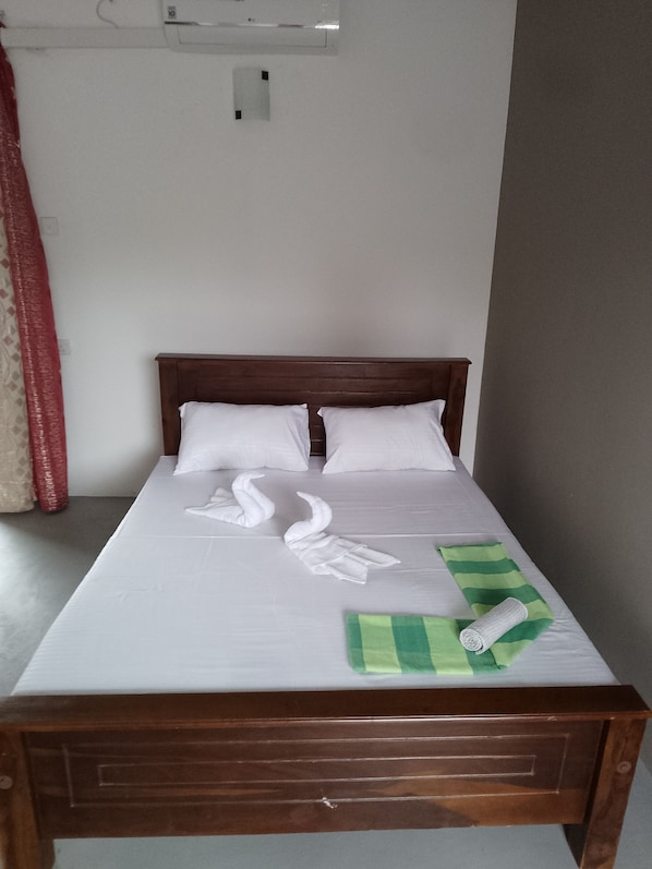 Doppel- oder Zweibettzimmer, 2 Schlafzimmer, Gartenblick | Schreibtisch, kostenloses WLAN