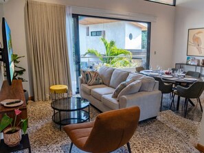 Smart TV, books - Modern Tamarindo 2BR Villa Suite: 2 King Beds + Sofa Bed, Pool, BBQ & Balcony (Tamarindo)