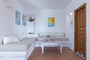 Interior - Villa-sleeps 4-hot Tub-sea View-parking (Pyrgos)