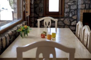 Dining - Villa-sleeps 4-hot Tub-sea View-parking (Pyrgos)