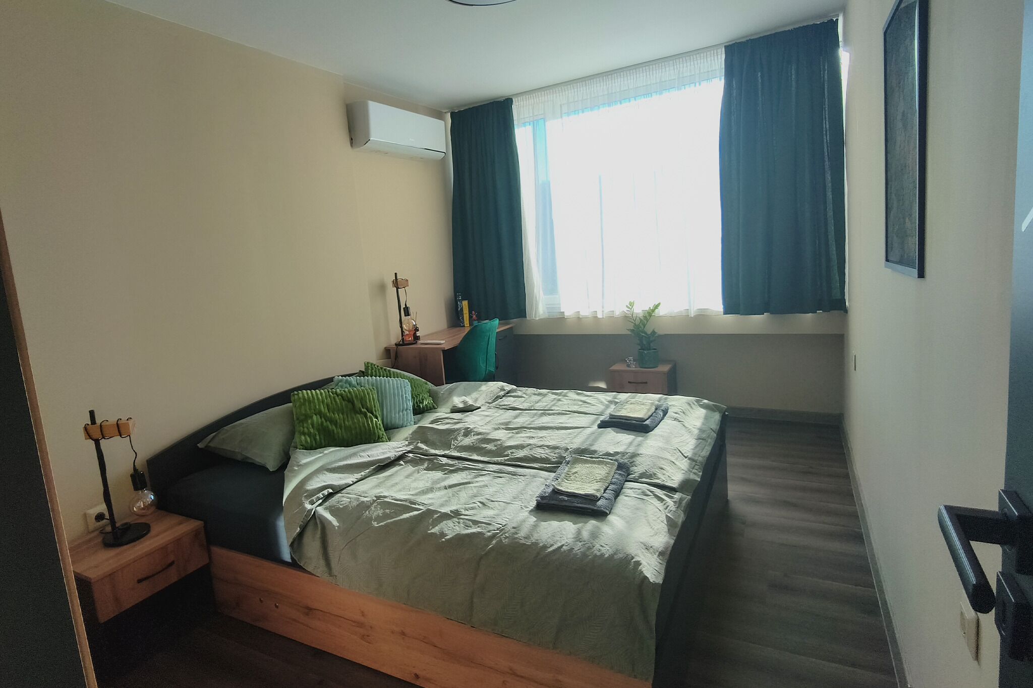 2 dormitorios, escritorio, tabla de planchar con plancha y wifi gratis