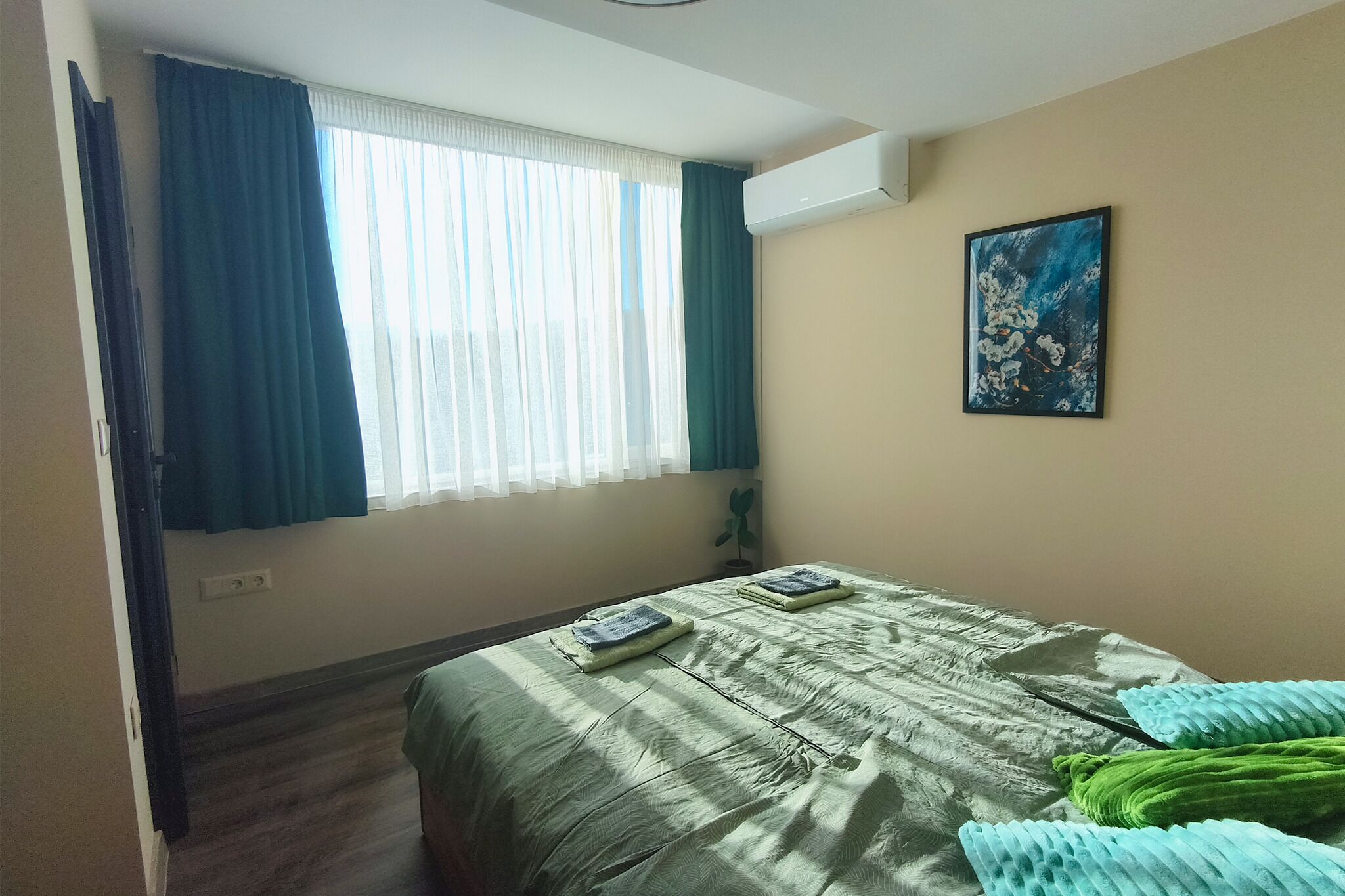 2 bedrooms, desk, iron/ironing board, free WiFi