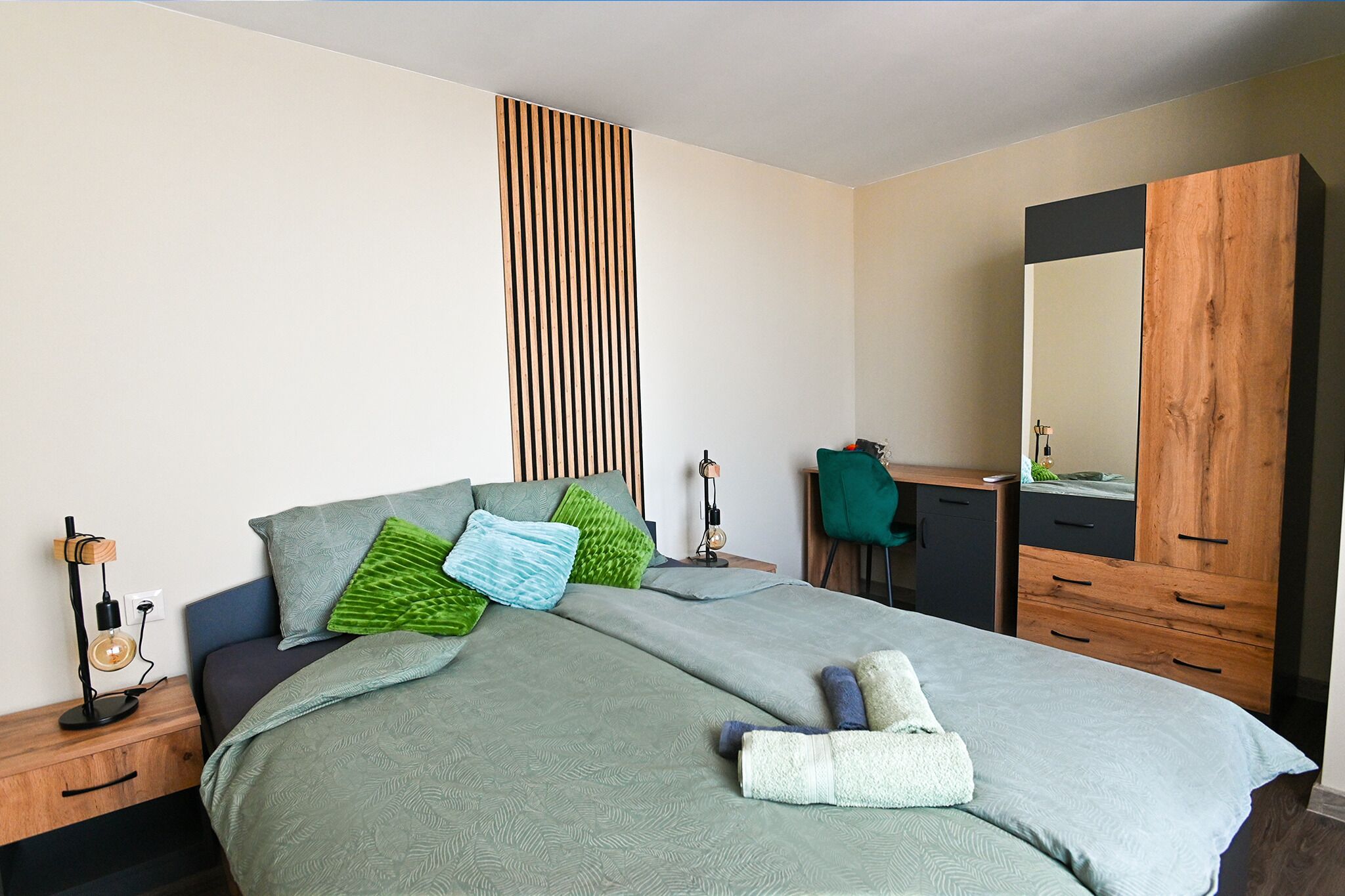 2 多间卧室、办公桌、熨斗/熨衣板、免费 WiFi