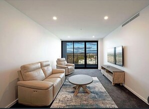Smart TV - Lake & Mountain View Ensuite + Parking + City Ctr (Canberra)