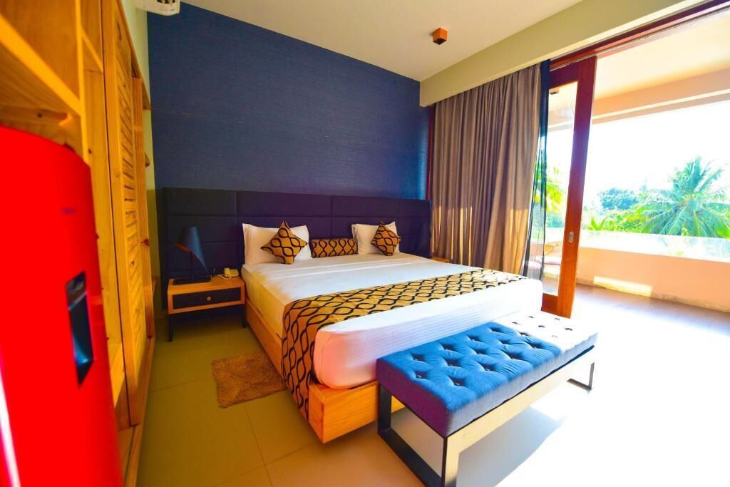 Desk, laptop workspace, free WiFi