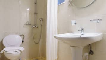 Dusch, gratis toalettartiklar, hÄrtork och handdukar