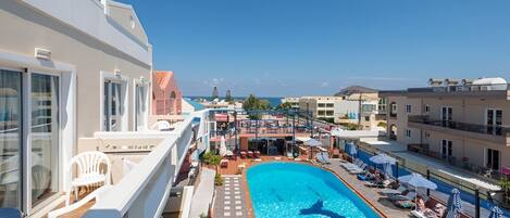 Piscine extérieure en saison