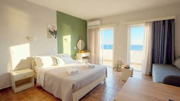 Standard Studio, Balcony, Courtyard View | In-room safe, blackout drapes, iron/ironing board, free rollaway beds