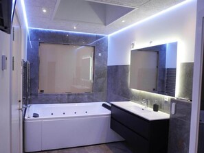 House | Bathroom - 4 Star Holiday Home in Aabybro (Aabybro)