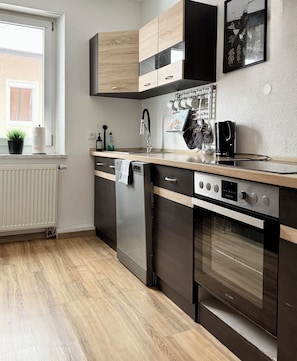 Horno, placa de cocina y lavavajillas