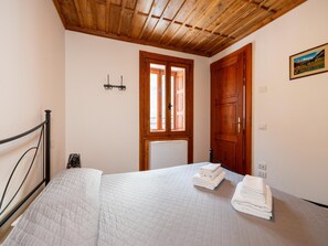 Apartment | 2 bedrooms, bed sheets - Attic Historic Building With air Conditioning (Ceresole Reale)