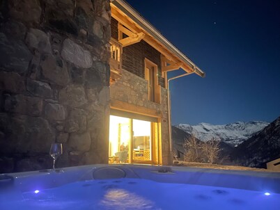 Superb Savoyard chalet 4* for 15p, new with SPA 300m from the ski slopes!