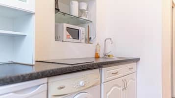 基本公寓 | 私人廚房 | 小冰箱、微波爐、爐台、鍋具/餐盤/廚房用品