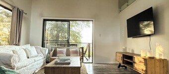Cosy Coastal Retreat with Water Views