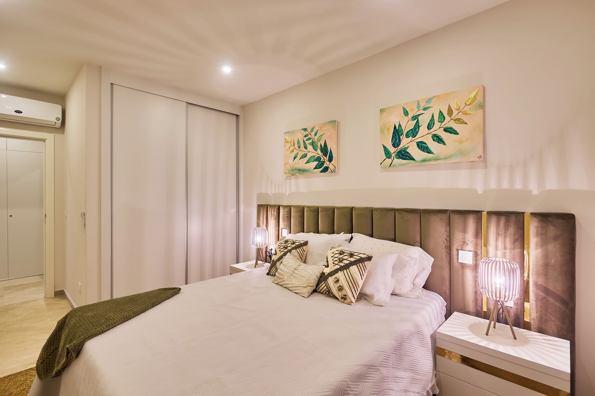 1 slaapkamer, een strijkplank/strijkijzer, wifi, beddengoed