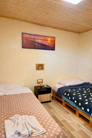 2 bedrooms, iron/ironing board, WiFi, bed sheets