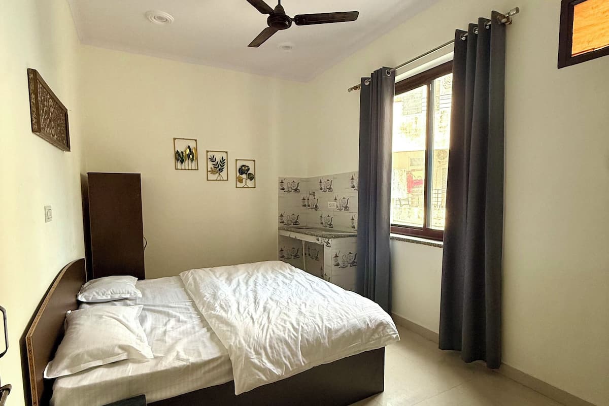 Family Double or Twin Room | Iron/ironing board, free WiFi