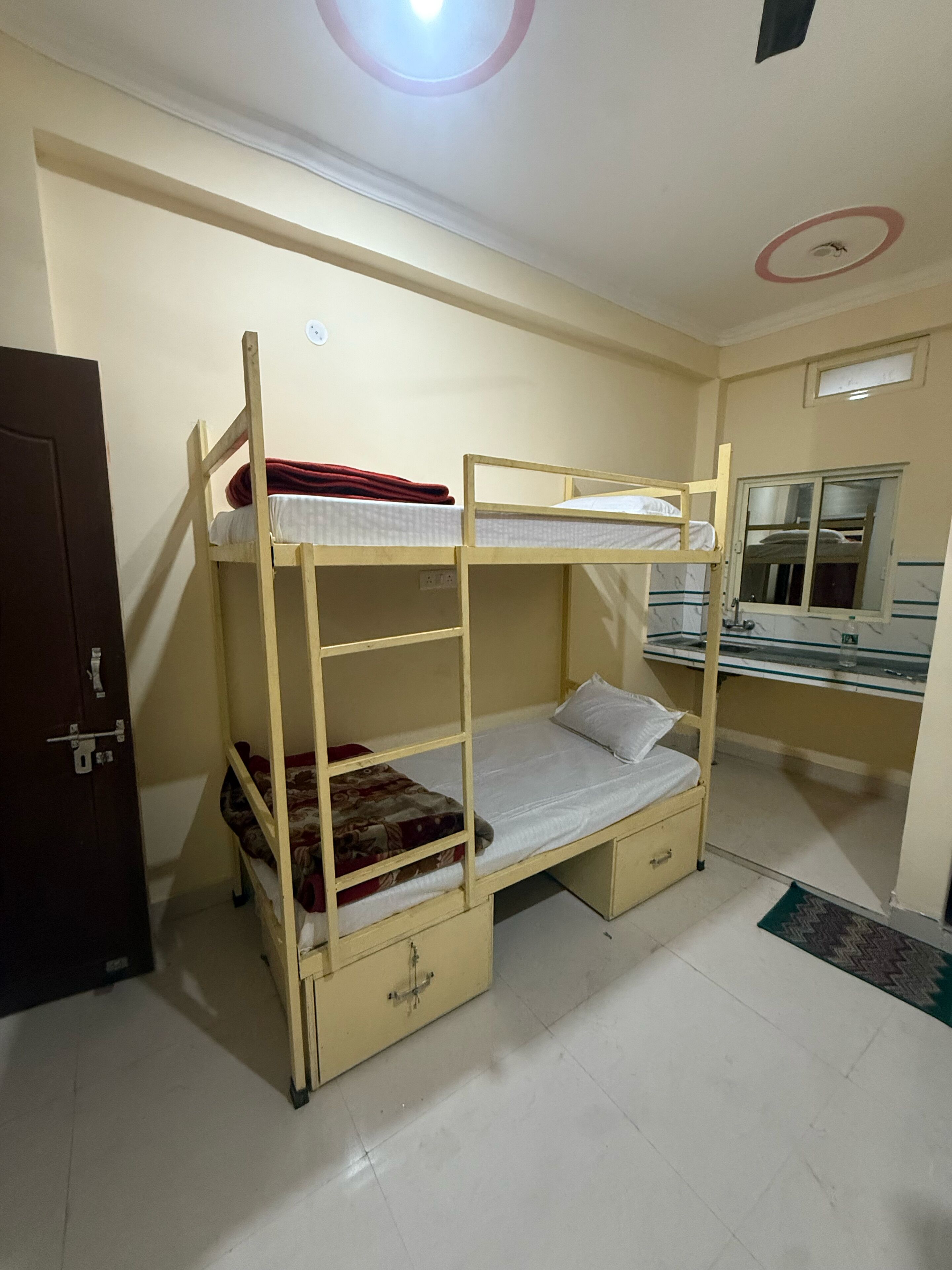 Iron/ironing board, free WiFi, bed sheets