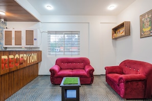 Lobby - Hotel Royal Manyaa (Bengaluru)