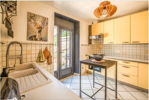 Fridge, oven, stovetop, dishwasher - Comme une évidence - Town house for 8 people (Carcassonne)