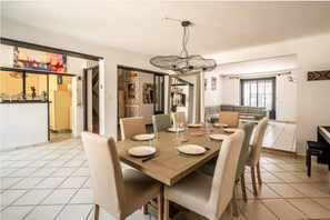 Dining - Comme une évidence - Town house for 8 people (Carcassonne)