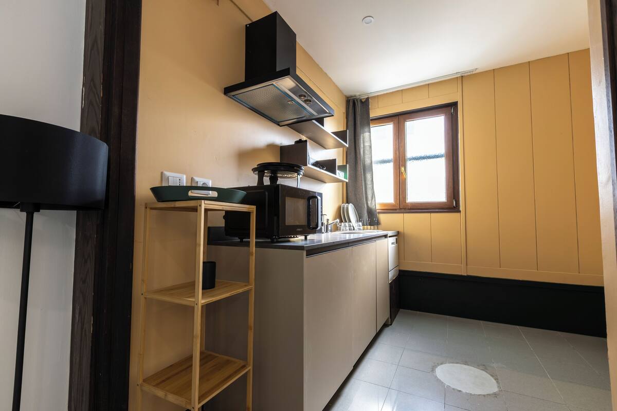 Kamar Superior, Hewan Peliharaan Diizinkan | Dapur pribadi | Microwave, ketel listrik, dan penggorengan