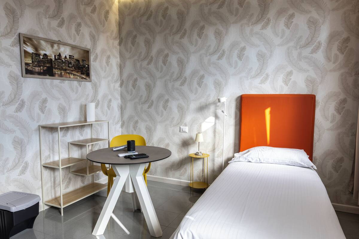 Kamar Standar, 1 Tempat Tidur Twin, dapur kecil | Selimut bulu angsa, bantalan ekstra lembut, dan brankas
