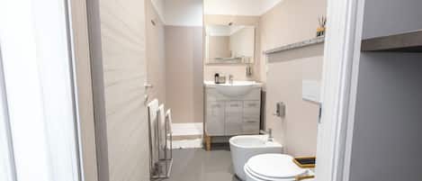 Standard Twin Room, 2 Single Beds, Kitchenette | Bathroom | Shower, free toiletries, hair dryer, towels