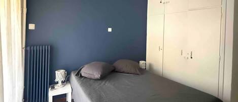 1 chambre, bureau, fer et planche à repasser, Wi-Fi gratuit