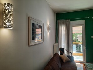 TV - Cozy apartment near the Acropolis (Athens)