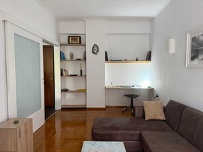 TV - Cozy apartment near the Acropolis (Athens)