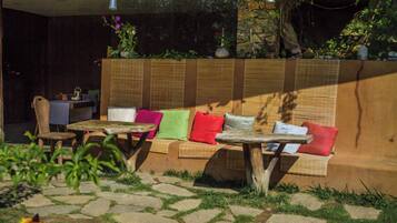 تناول الطعام بالخارج