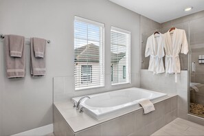 Hair dryer, towels, soap, shampoo - Heights Home Nr DT, Washington | Monitor Xbox Desk (Houston)