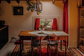 Dining - 5 minutes from Salò, Garda Lake - Dannunziana Apartment + Shared Pool (Lombardia)