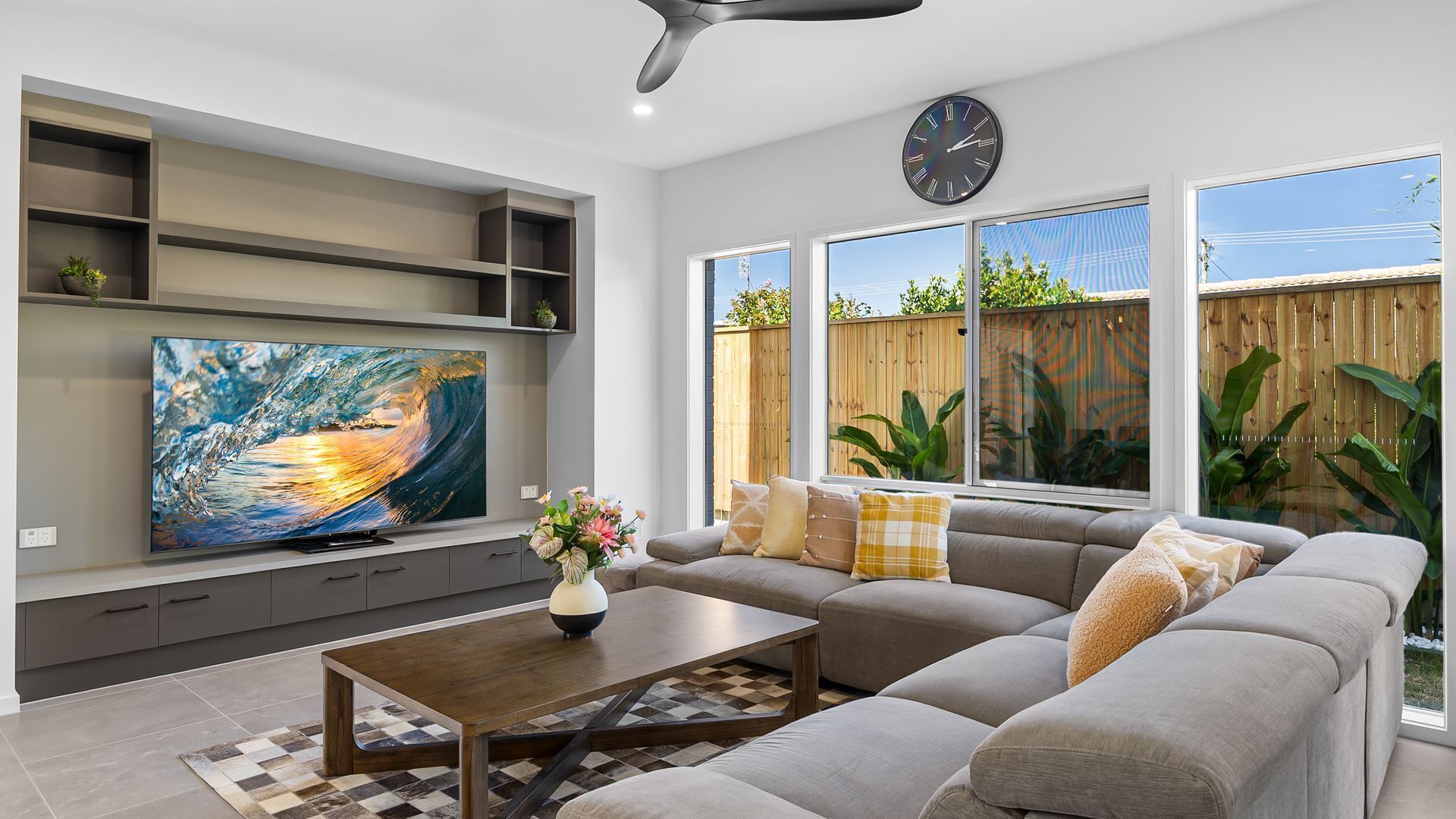 Smart TV, computer monitors