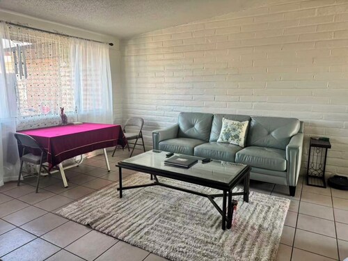 Peaceful 2-bedroom apartment with AC in sunny Tucson, Park is on the corner.