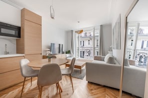 Interior - We Parisian * Invalides* Cozy Home (Paris)