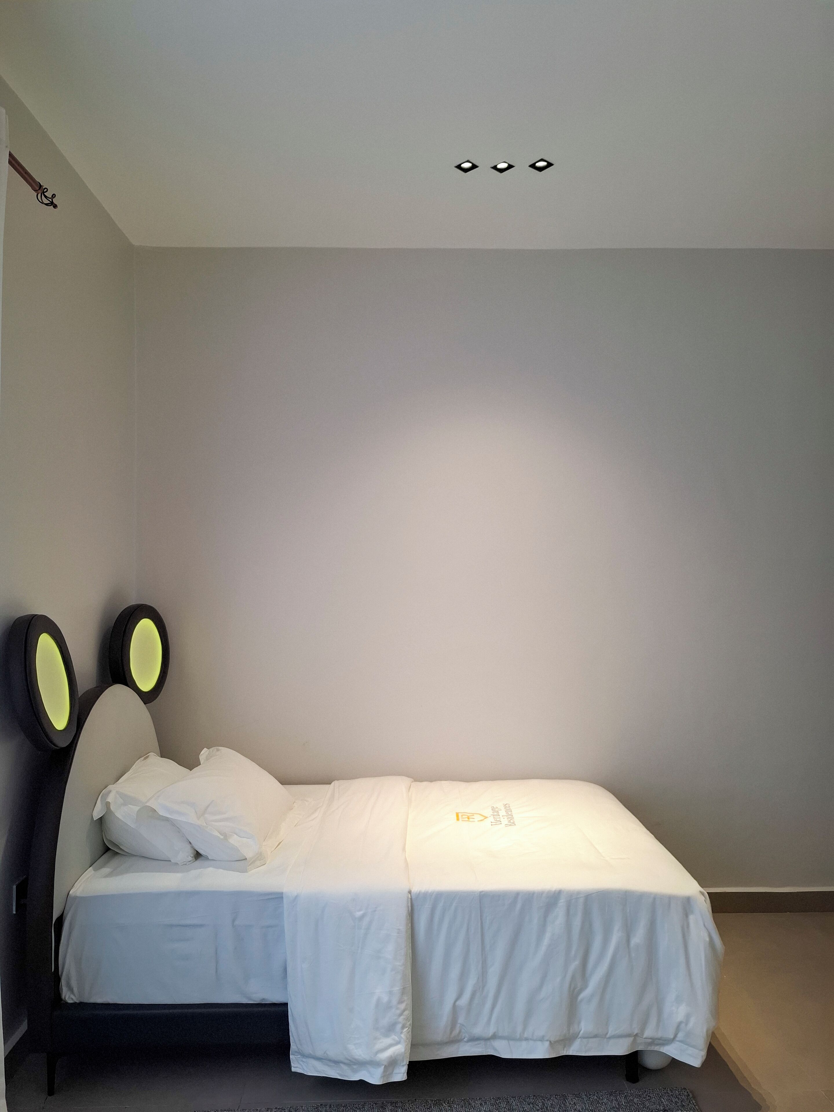 Iron/ironing board, free WiFi