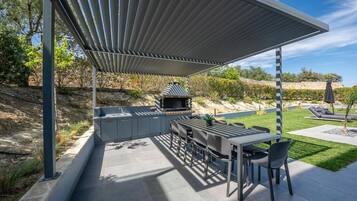 تناول الطعام بالخارج