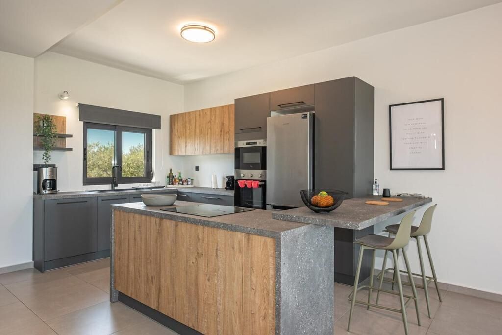 Deluxe villa, uitzicht op zee | Privékeuken | Een koelkast met diepvriezer, een microgolfoven, een oven, een kookplaat