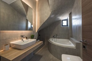 Gratis toiletartikelen, een haardroger, pantoffels, handdoeken