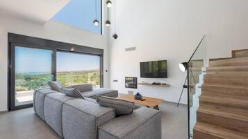 Deluxe Villa, Sea View | Living area