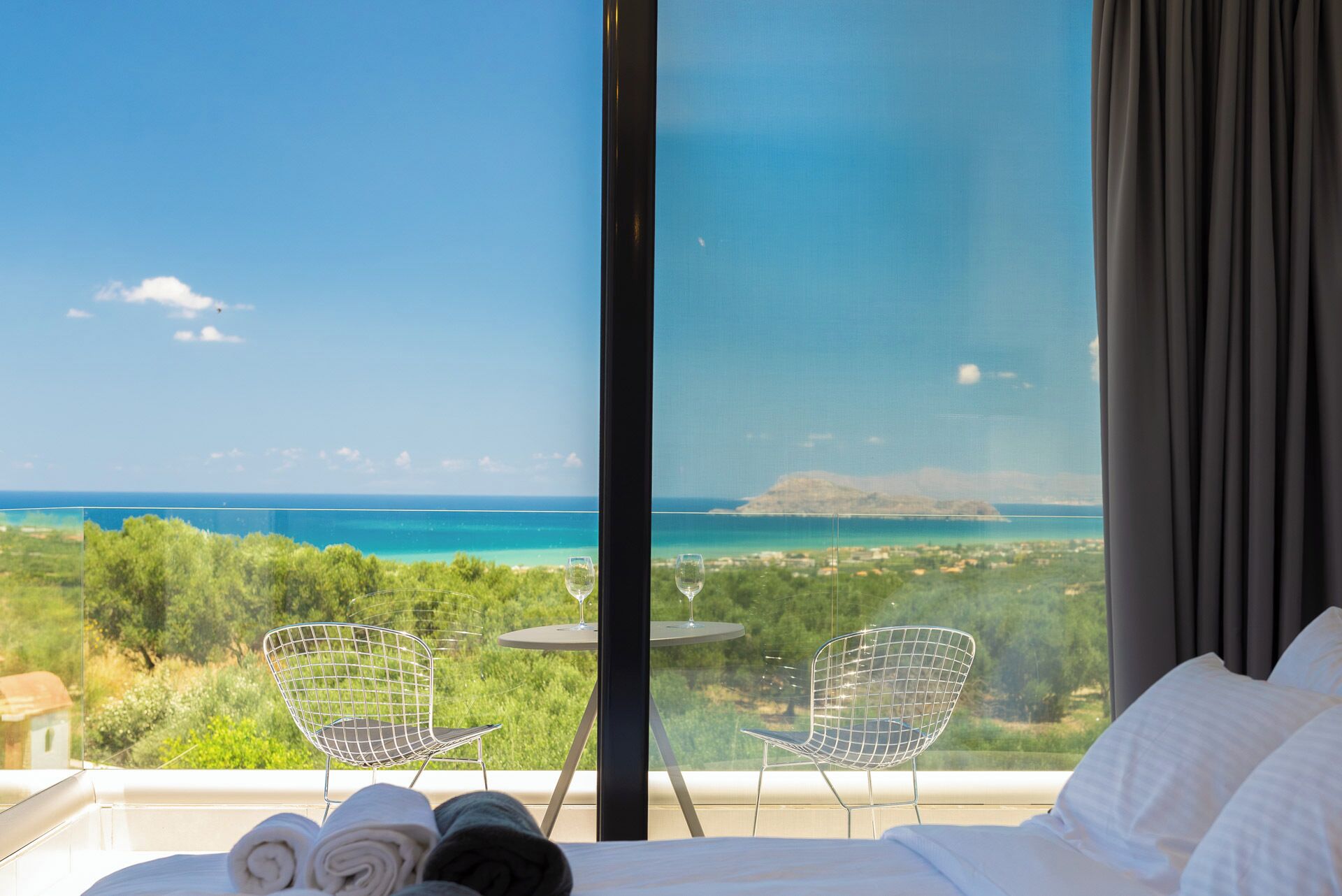 客房内保险箱、遮光窗帘、隔音、熨斗/熨衣板