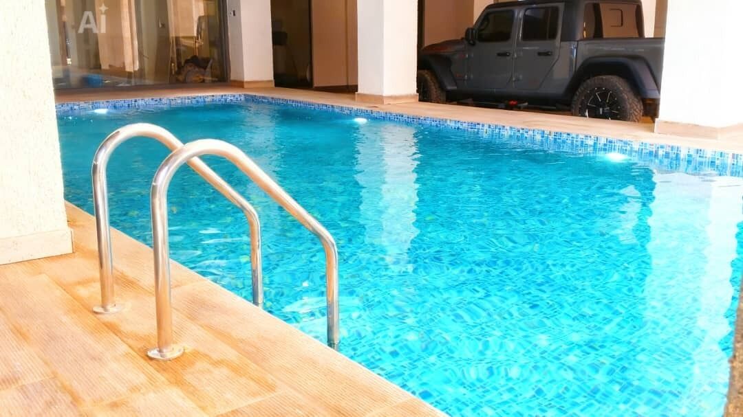 حمّام سباحة خارجي