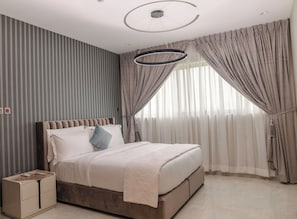 Laptop workspace, iron/ironing board, free WiFi - Sterling Suites (Accra)