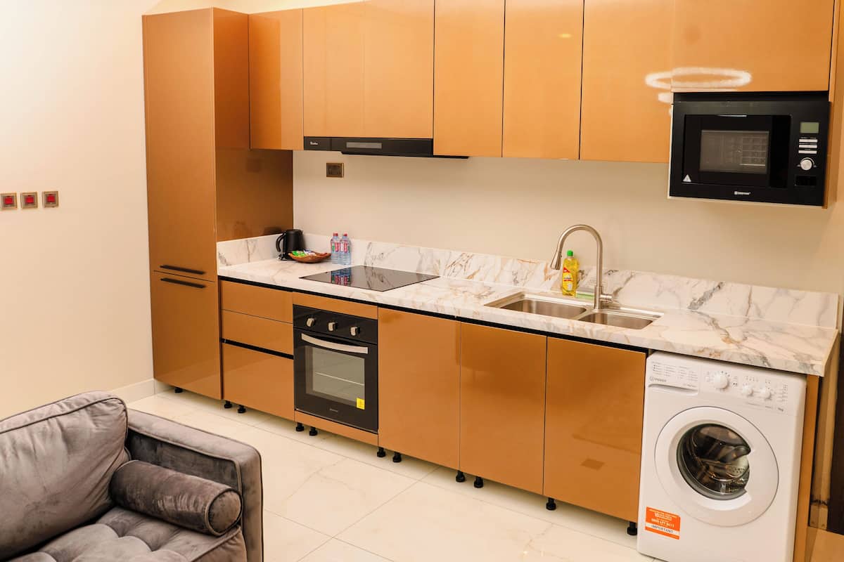 Deluxe Apartment, City View | Private kitchen | Full-sized fridge, microwave, oven, stovetop